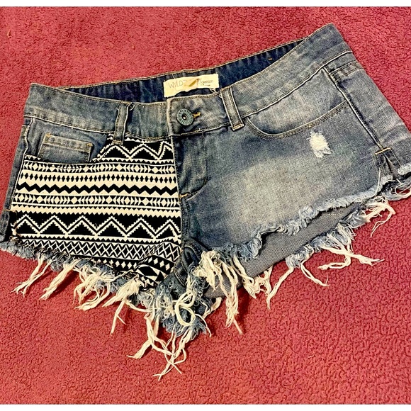 Wylde Heart Pants - Size 5 - Wylde Heart Tribal Print Denim Shorts